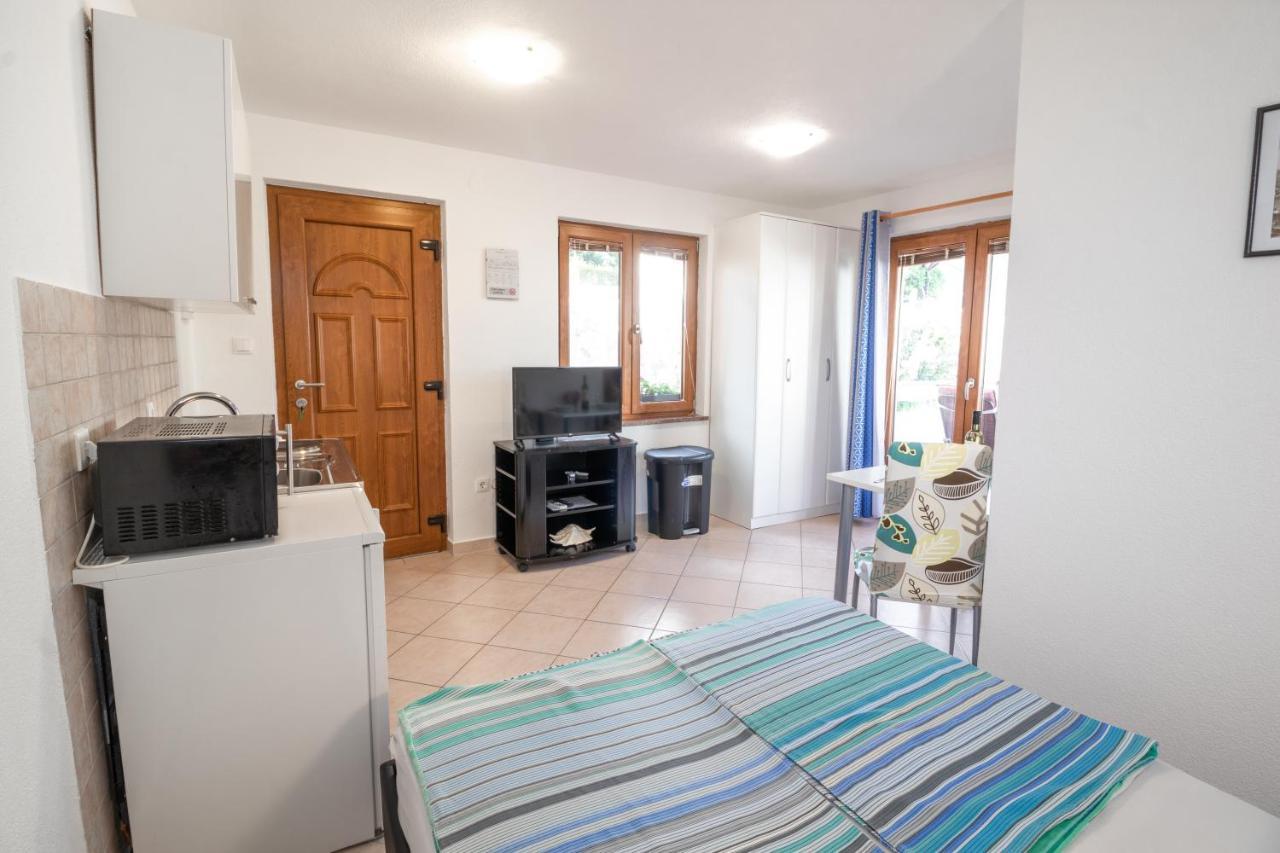 Apartments Dujmovic With Terrace Baska  Exterior photo
