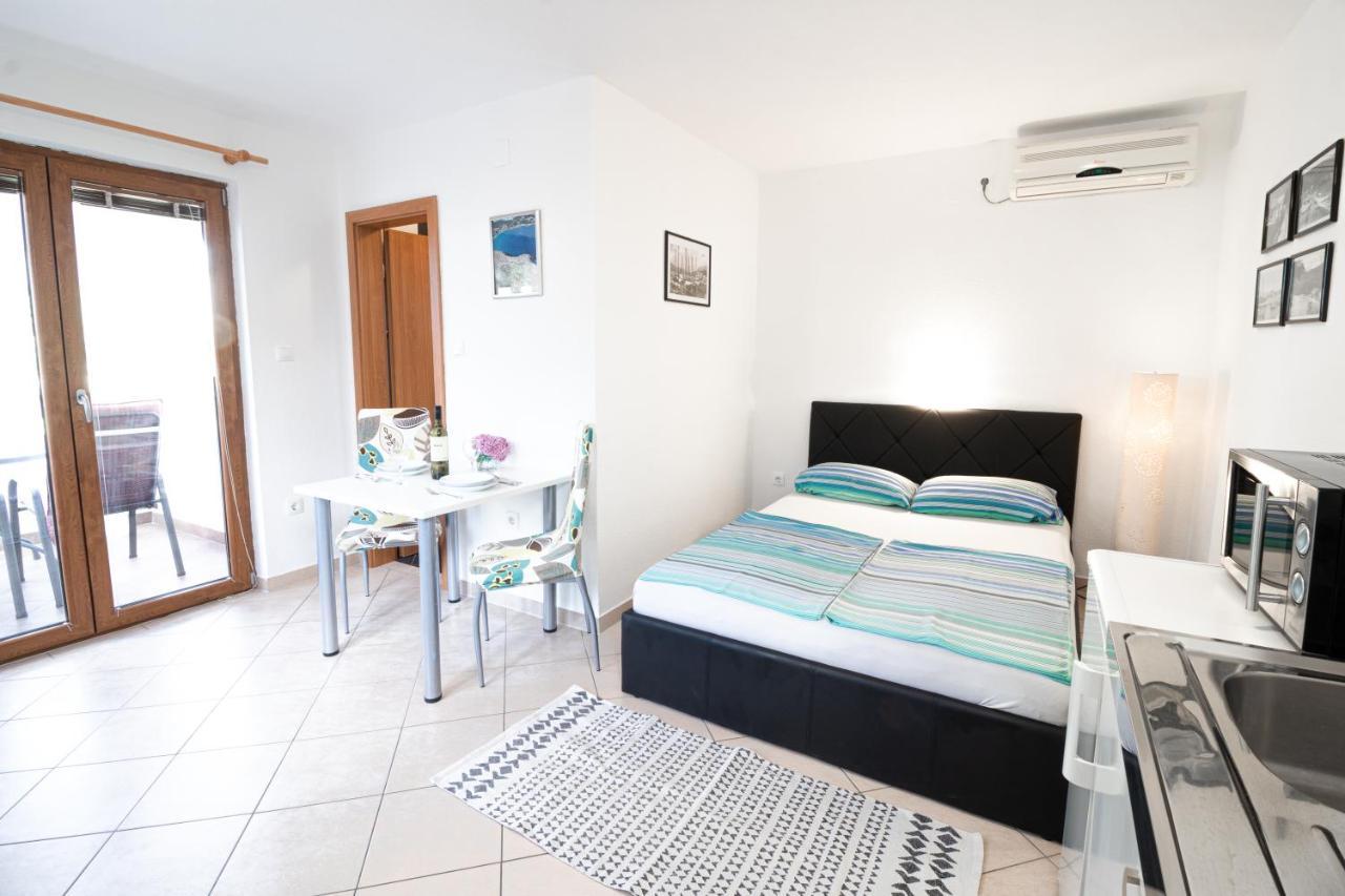 Apartments Dujmovic With Terrace Baska  Exterior photo